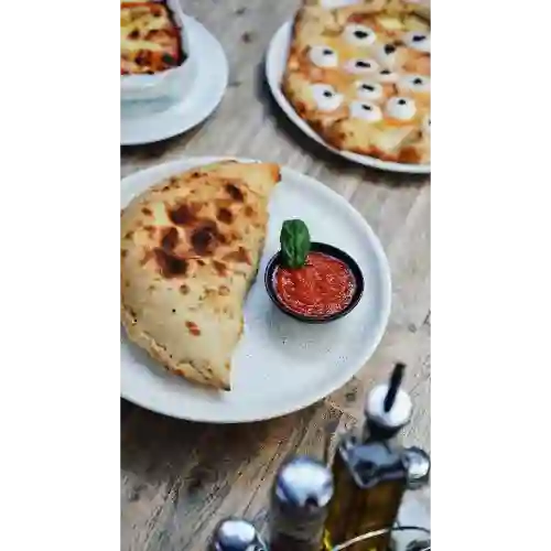 Pizza Calzone Prosciutto Cotto E Funghi