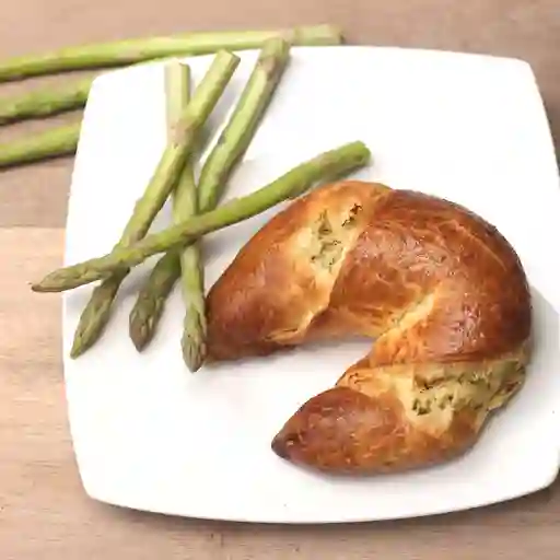 Croissant de pollo con espárragos