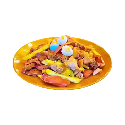 Salchipapa parrillera