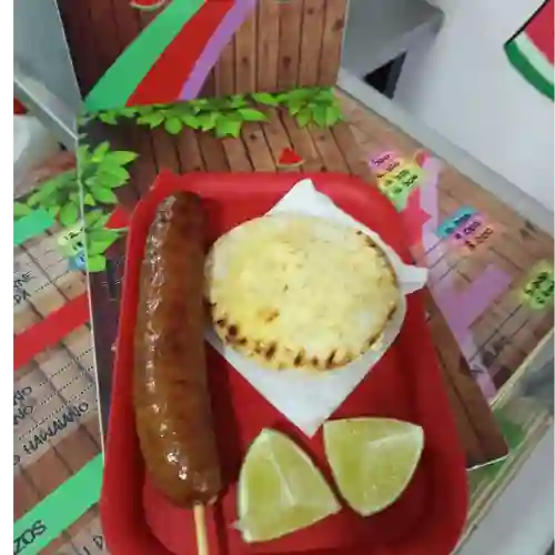 Pity Chorizo con Arepa de Queso