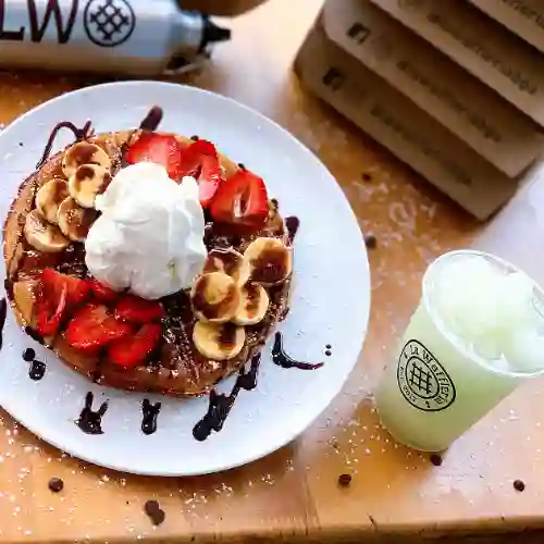 Waffle Fresa Banano + Helado + Granizada