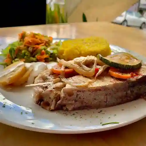 Bagre de Mar en Vegetales Al Vapor