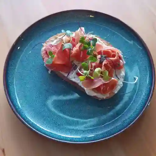Bruschetta serrano