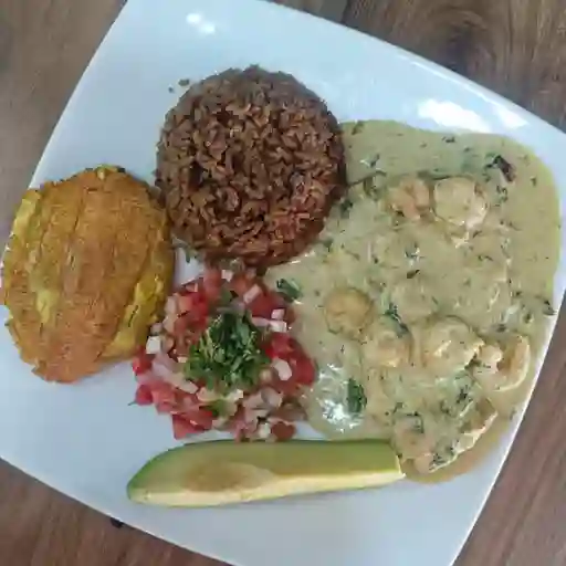 Filete de mero en salsa de camarones