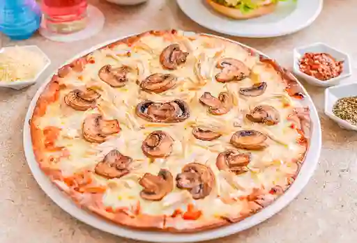 Pizza Pollo y Champiñón