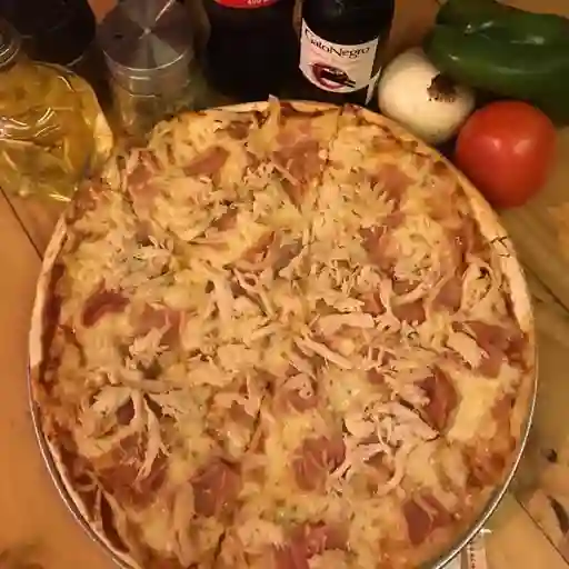 Pizza Pollo y Jamón