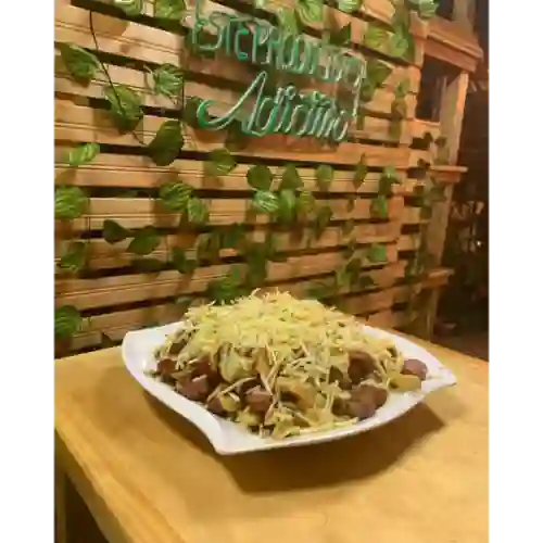 Salchipapa con Queso