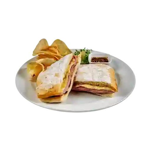 Sándwich Clásico + Papa Chips