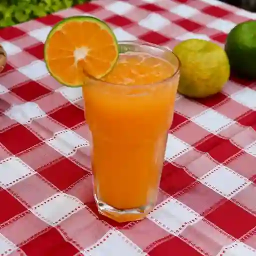 Jugo de mandarina natural