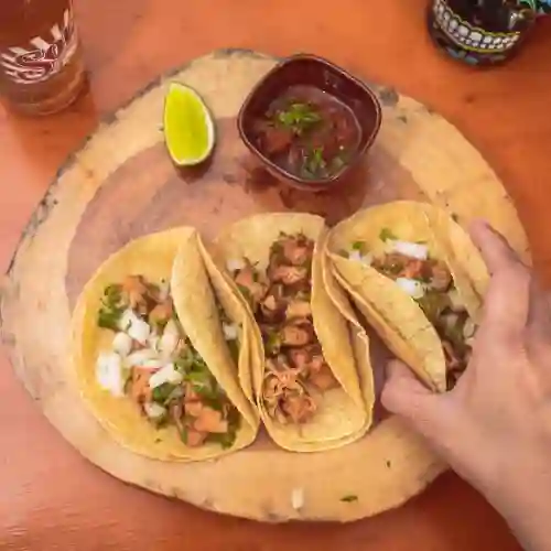 Tacos de Pollo Enchipotlado