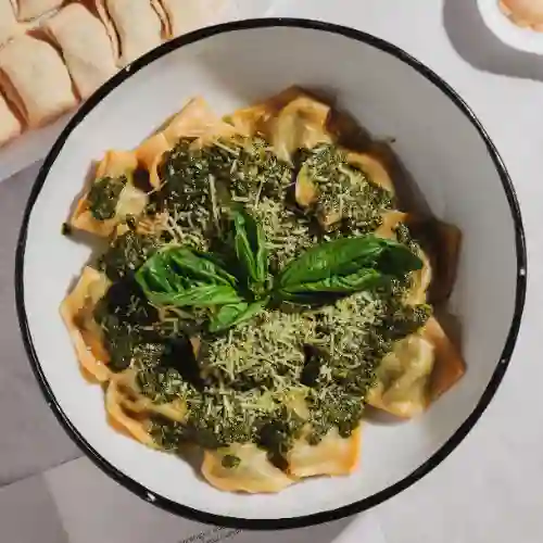 Tortelli Ricotta y Espinaca con Pesto