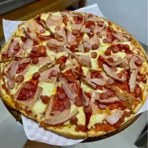 Pizza Carnes (12 Porciones) 40cm