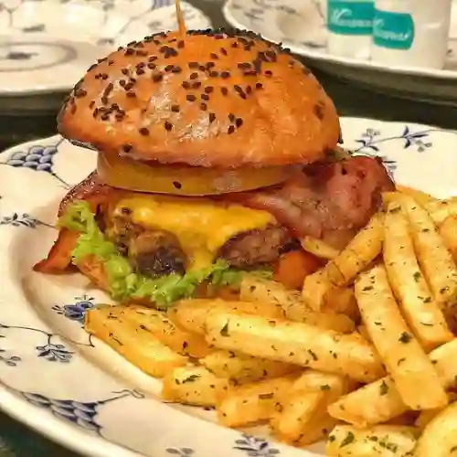 Combo Hamburguesa Artesanal + Malteada