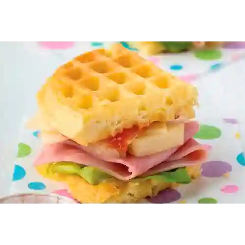 Waffle Sanduche con Bebida