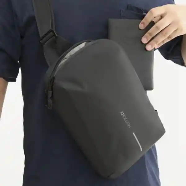 Xd Design Sling Expandible Resistente al Agua Urban Negro
