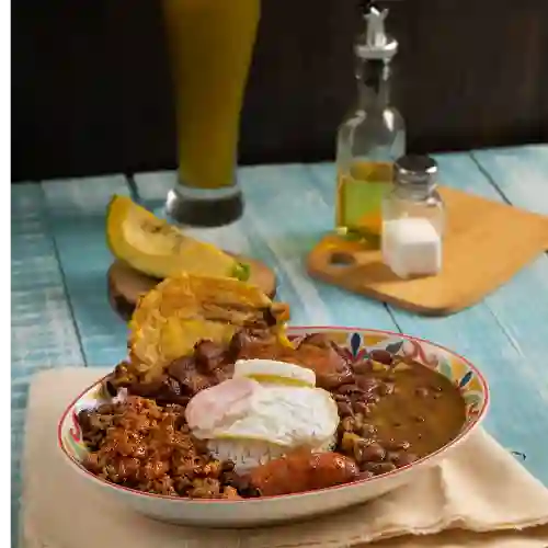 Combo Bandeja Paisa y Bebida