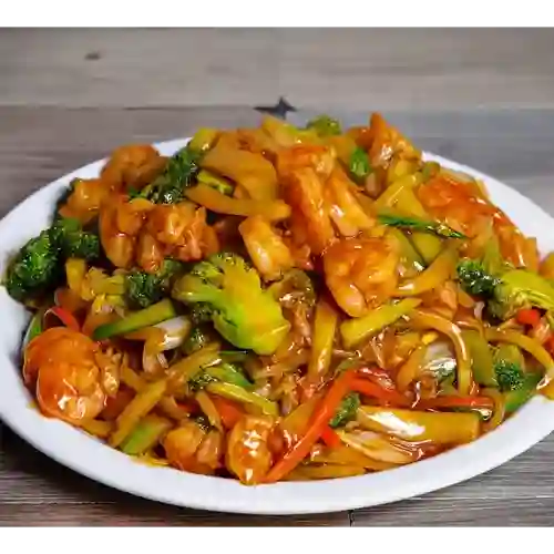 36. Chop Suey con Pollo y Camarones