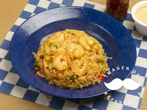 Arroz frito de camarón con verduras