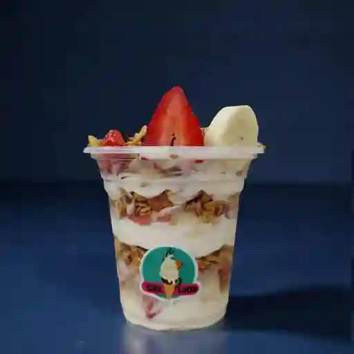 Parfait de yogurt griego natural.