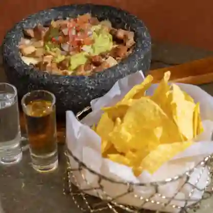Nachos Gratinados de Chicharrón