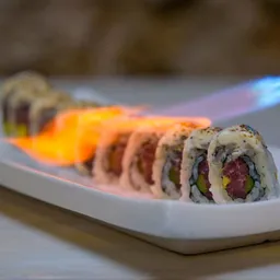 Medio Sushi de Atún en Salsa de Trufas