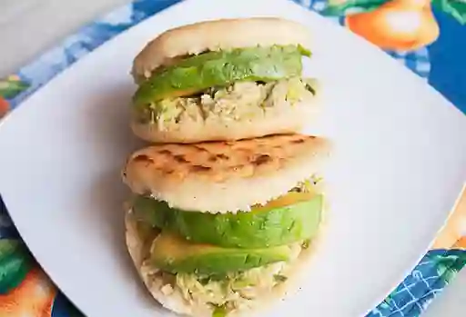 Combo Arepa Caribeña y Bebida