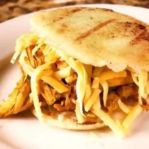 Arepa Rellena de Pollo