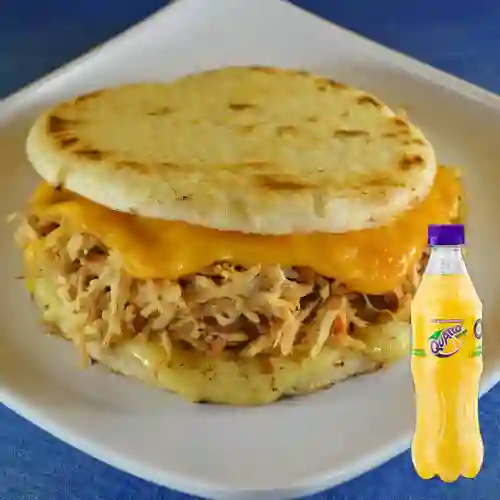 Combo Arepa Pollo y Queso Cheddar + Quatro Orig 400ml