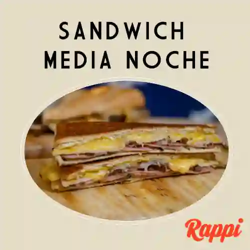 Sandwich Media Noche