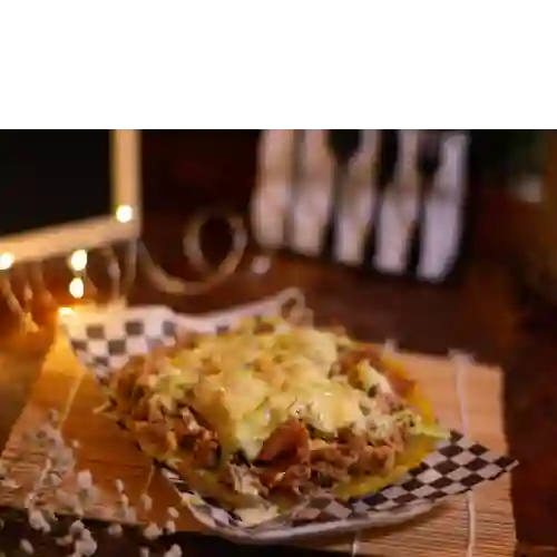 Patacón con Carne Desmechada