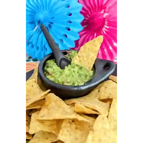 Totopes y Guacamole