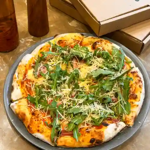 Pizza de prosciutto e rúgula