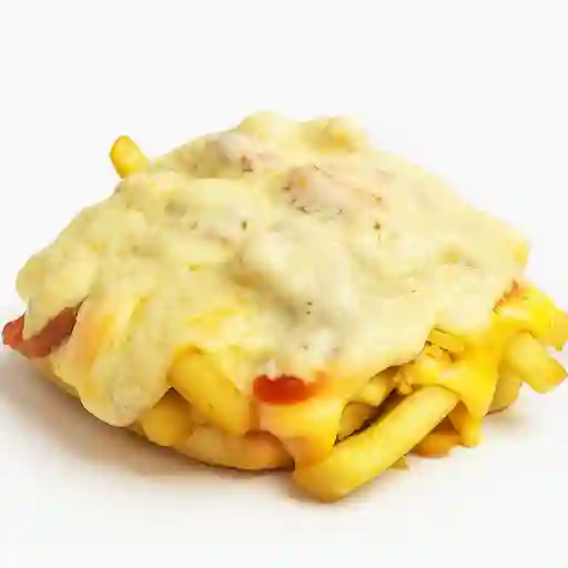 Salchipapa gratinada
