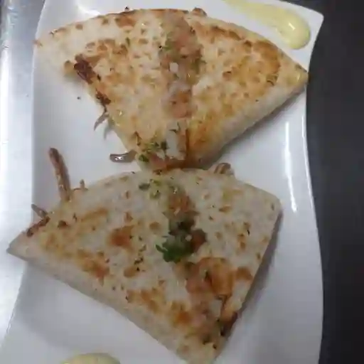 Quesadilla de Carne y Pollo