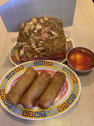 Caja grande de arroz y 3 lumpias