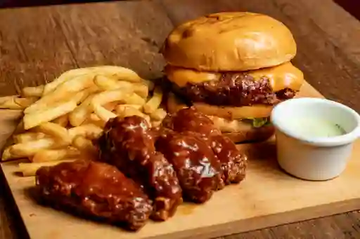 Hamburguesa + 4 Alas + 2 Acompañantes