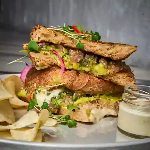 Sandwich de tartar de atún