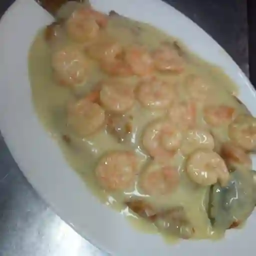 Trucha en Salsa de Camarones
