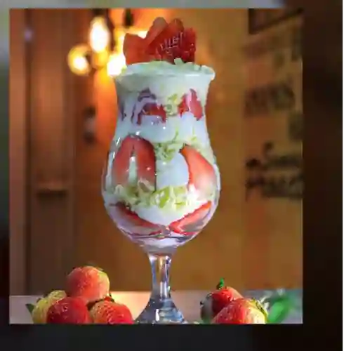 Fresas con Crema Batida y Queso