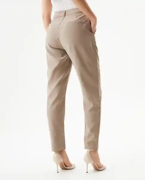 Pantalón Essential Café Desierto Claro Talla 5 Chevignon
