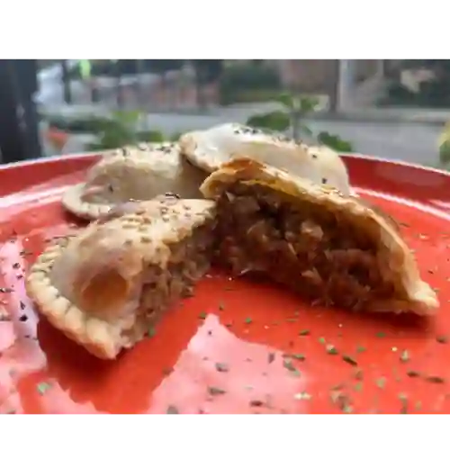 Empanada de Carne Al Vino