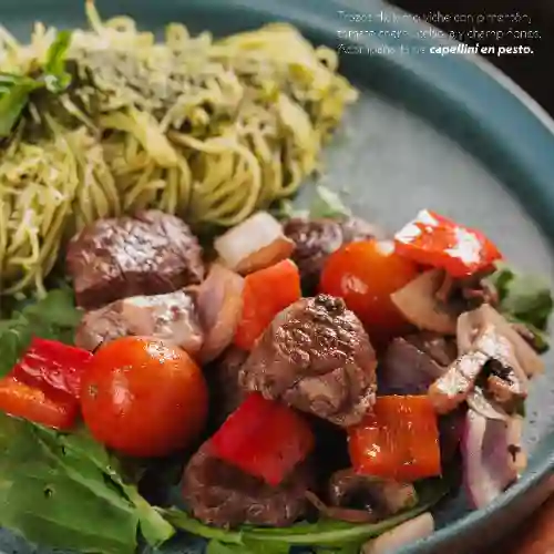 Brocheta de Res con Spaghetti