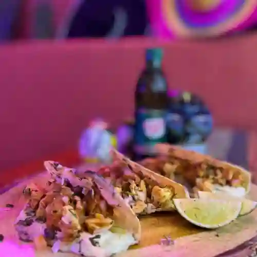 Quesadillas de Pollo Enchipotlado