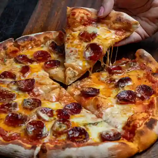 Pizza salamino y gorgonzola