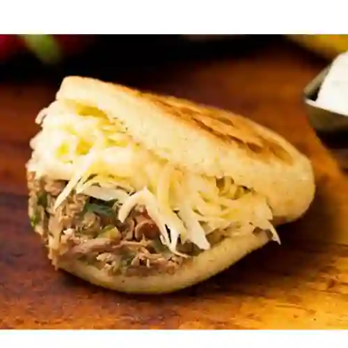Arepa Mixta con Queso y Mortadela