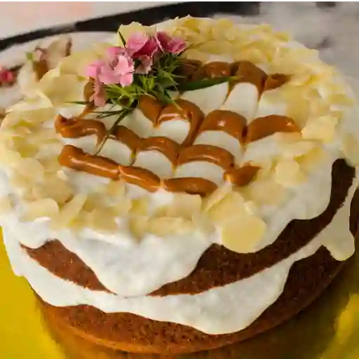 Torta arequipe y almendras