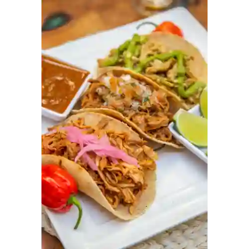 Tacos de Pollo Chiplote