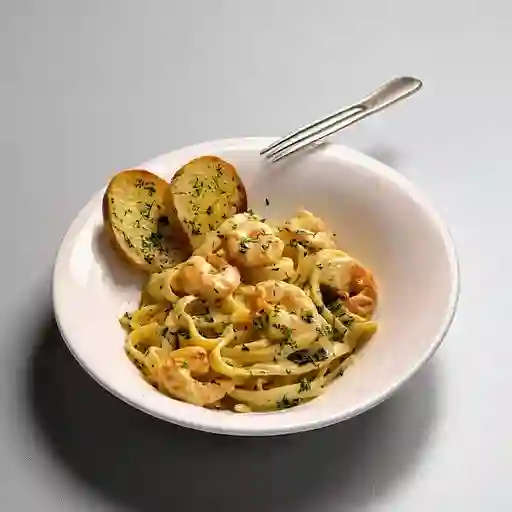 Pasta Alfredo con Camarones