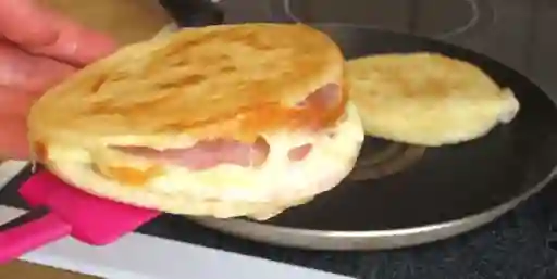 Arepa de Jamón y Queso