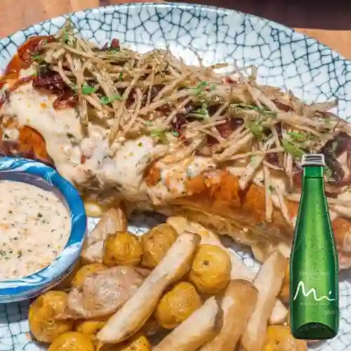 Combo Perro con Pollo + Manantial con Gas 300 ml